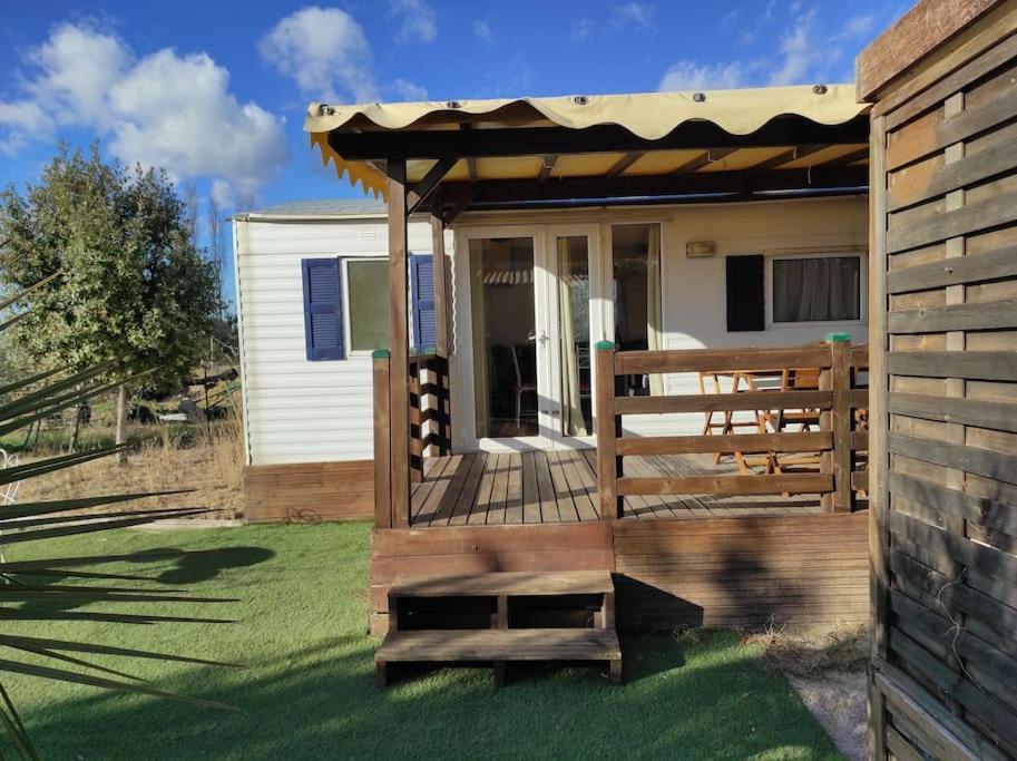Mobil-Home Dans Un Beau Cadre A 15 Km Des Plages. 吕内尔 外观 照片