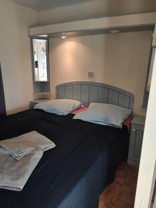 Mobil-Home Dans Un Beau Cadre A 15 Km Des Plages. 吕内尔 外观 照片
